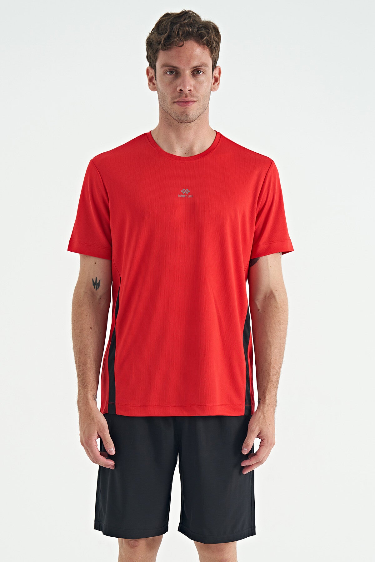 <tc>T-shirt homme à col rond, coupe standard avec détails en biais pour le sport - 88254</tc>