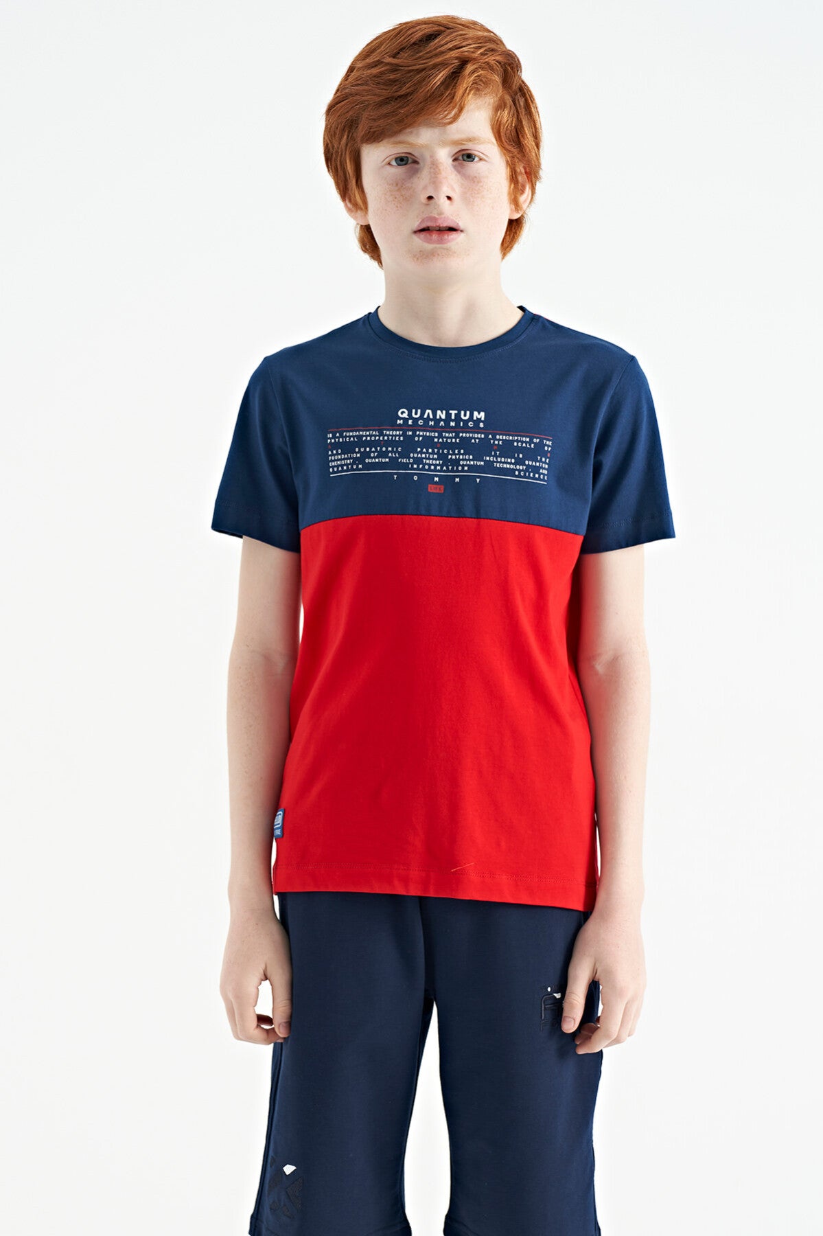 <tc>T-shirt pour garçon à col rond, coupe standard, avec imprimé de texte et blocs de couleur - 11134</tc>