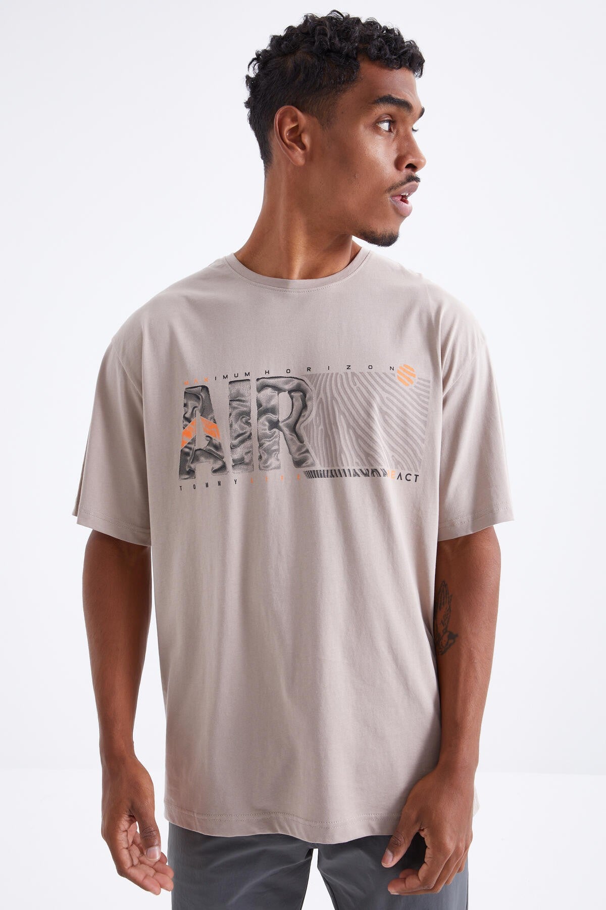 air baskili o yaka erkek oversize t-shirt - 88097