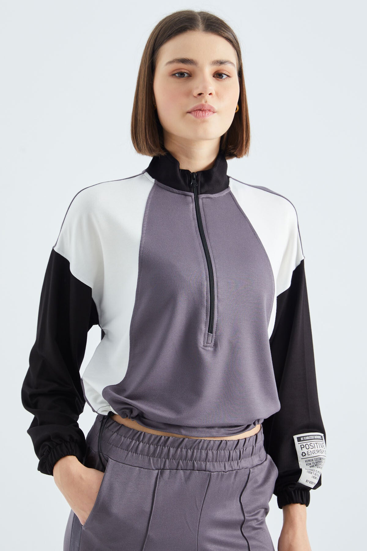 <tc>Sweatshirt pour femme à col montant, demi-fermeture éclair, avec blocs de couleur - 02380</tc>