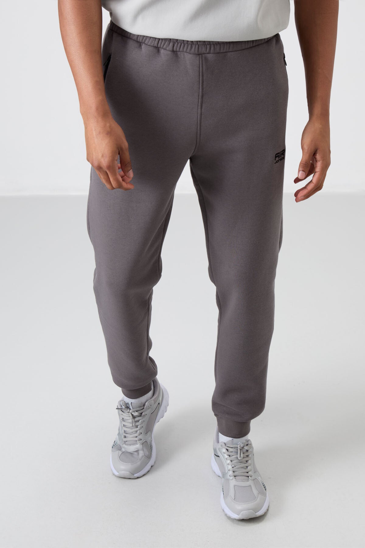 <tc>Pantalon de survêtement homme Cesar avec poches, molletonné - 84929</tc>