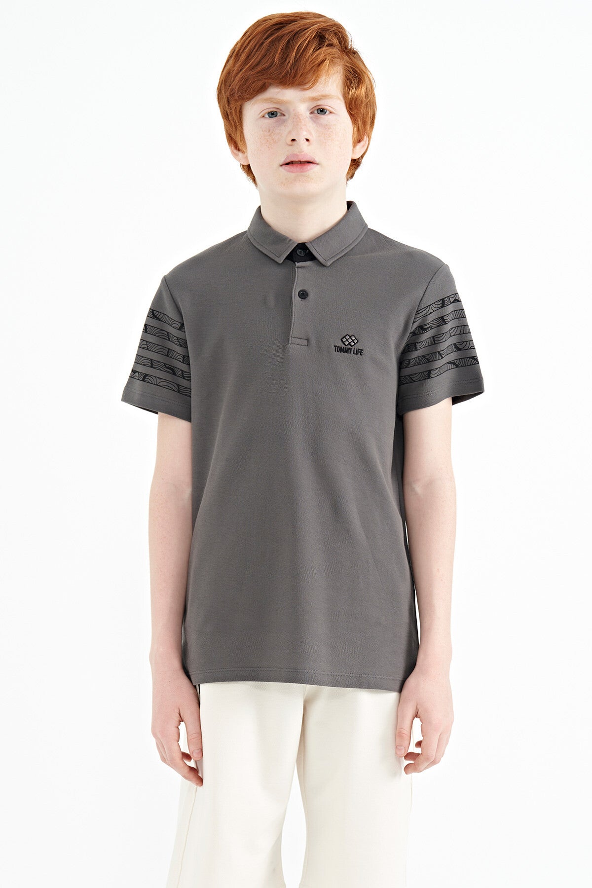 <tc>T-shirt à col polo pour garçon à coupe standard avec imprimé sur les manches - 11093</tc>