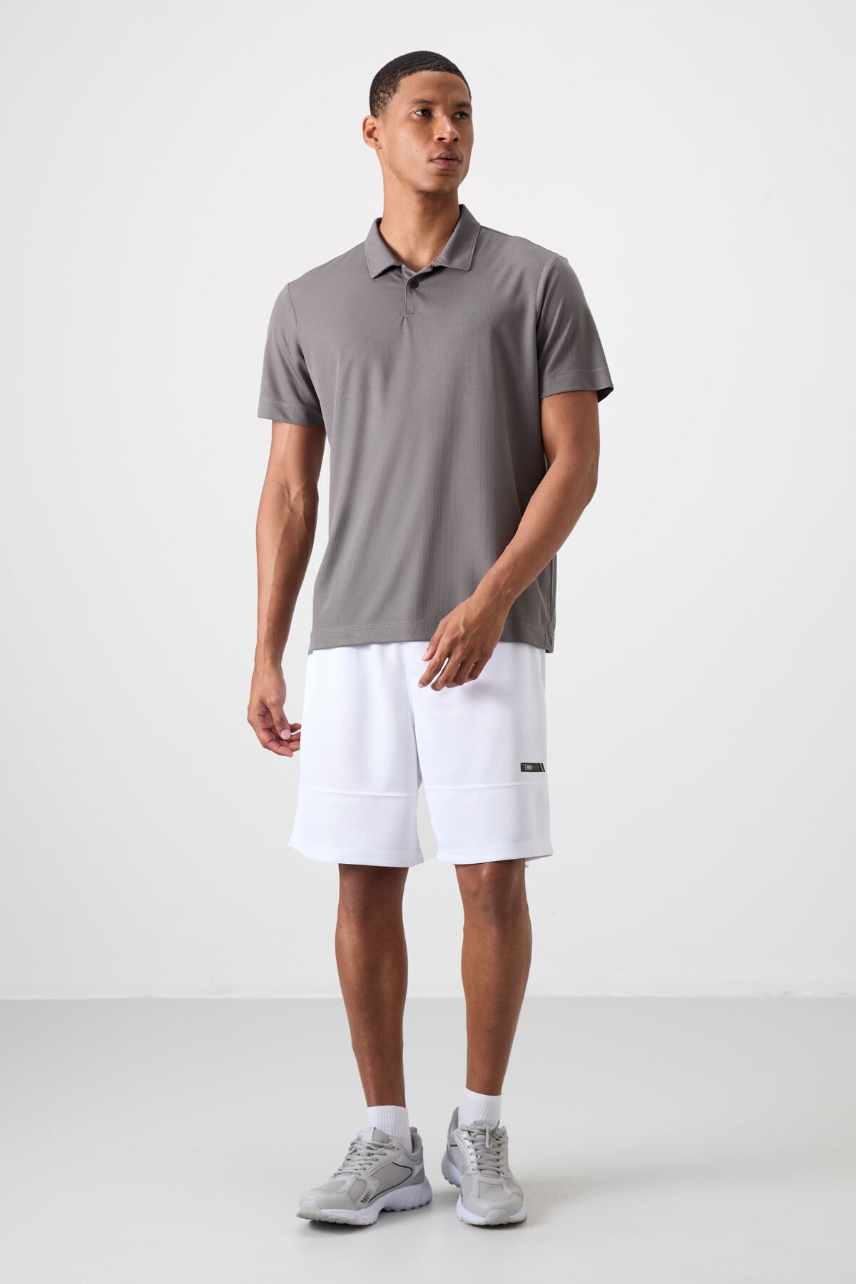 <tc>T-shirt de sport actif homme à col polo avec logo imprimé, coupe standard - 88252</tc>