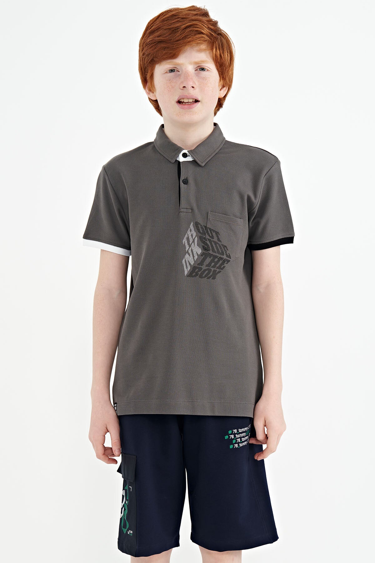 <tc>T-shirt pour garçon à col polo, coupe standard, avec imprimé et détails de poche avant - 11102</tc>