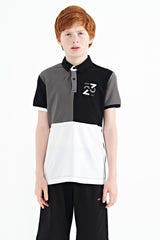 <tc>T-shirt garçon à col polo, coupe standard, avec détails brodés et blocs de couleur - 11108</tc>