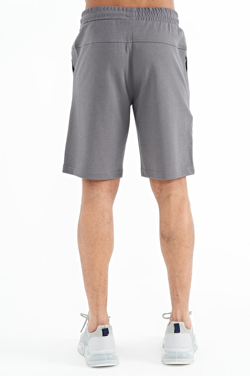 Short homme avec impression sur les côtés et taille élastique