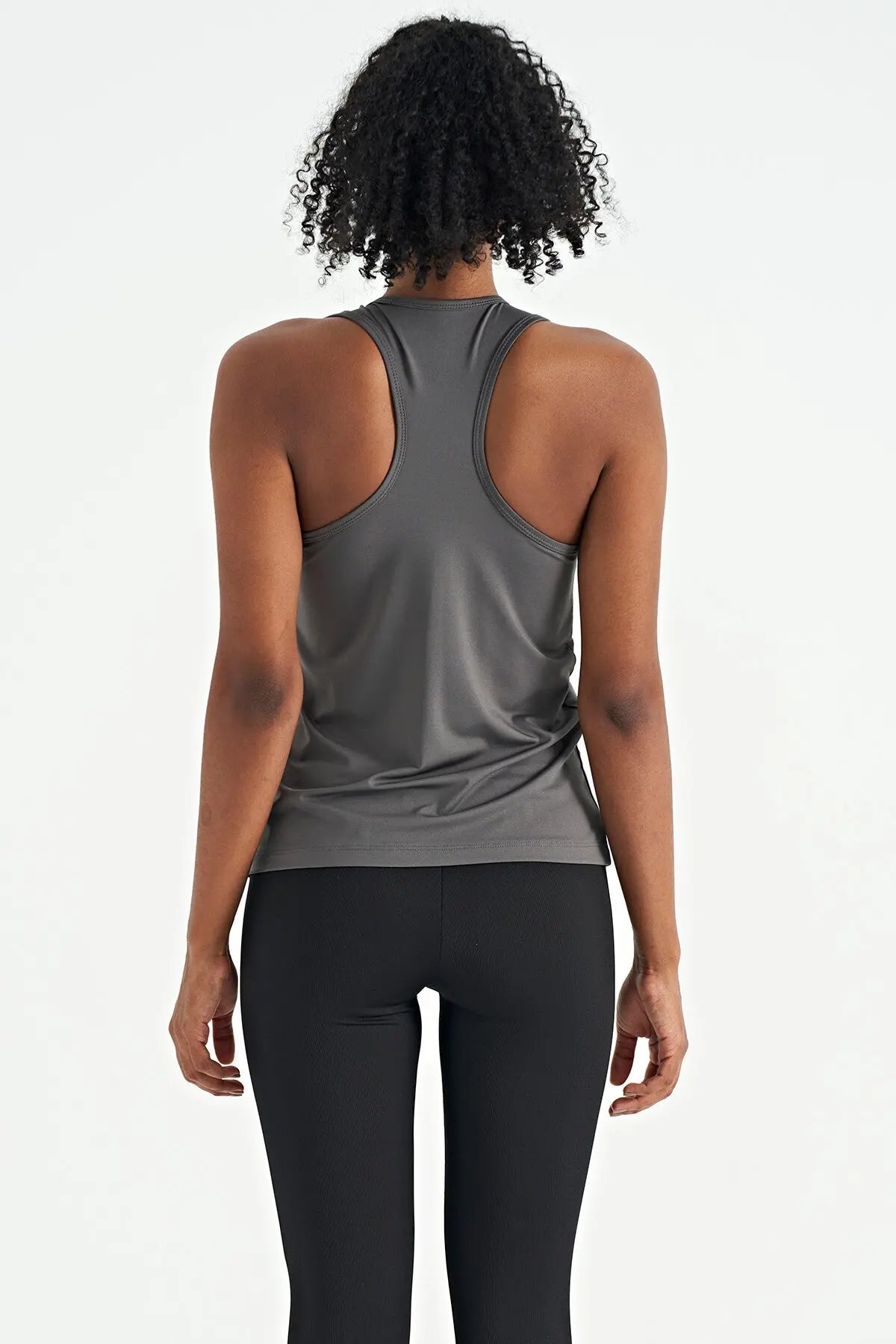 yirtmaç detayli o yaka sifir kollu standart kalip kadin spor atlet - 97256 - Justyol