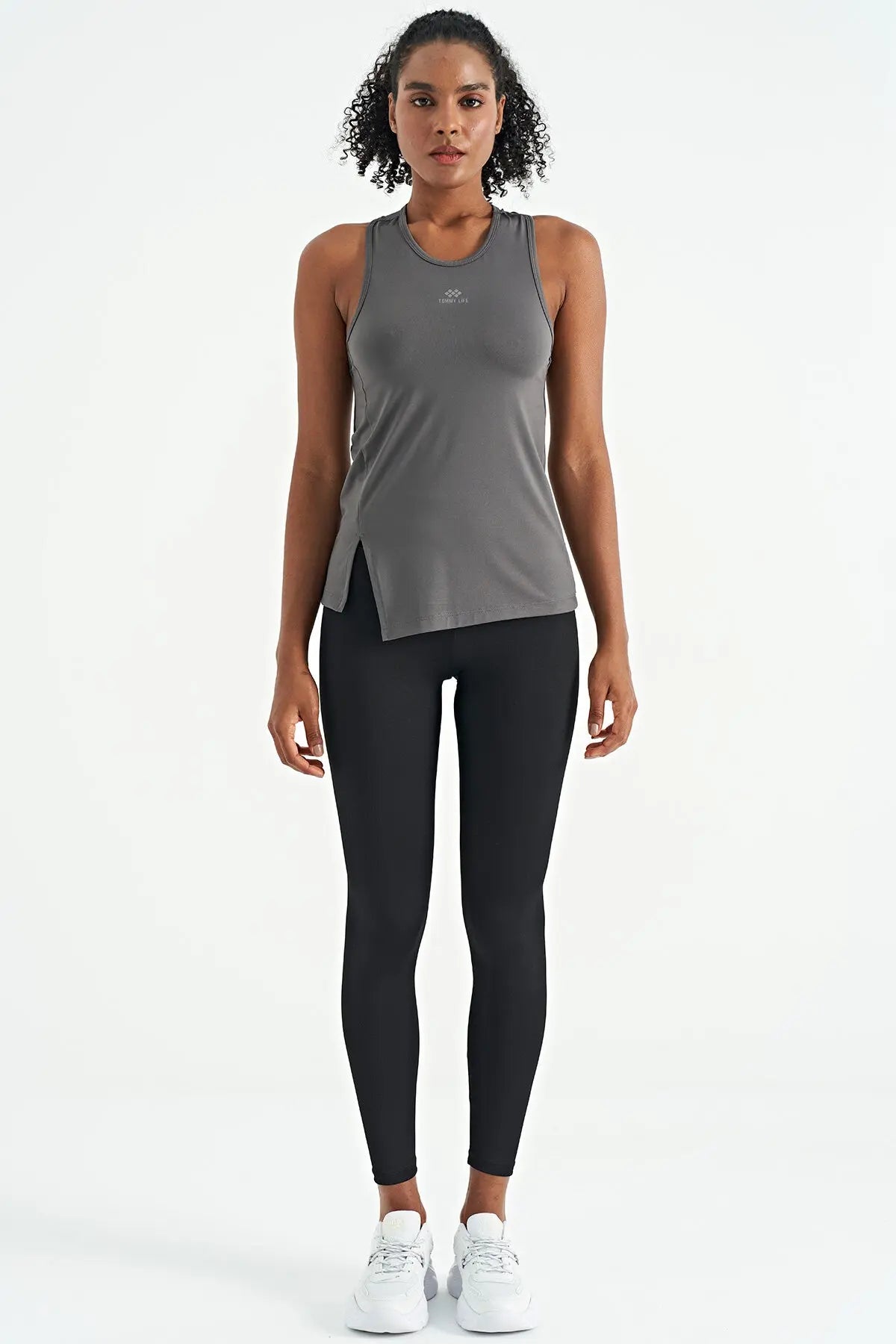 yirtmaç detayli o yaka sifir kollu standart kalip kadin spor atlet - 97256 - Justyol