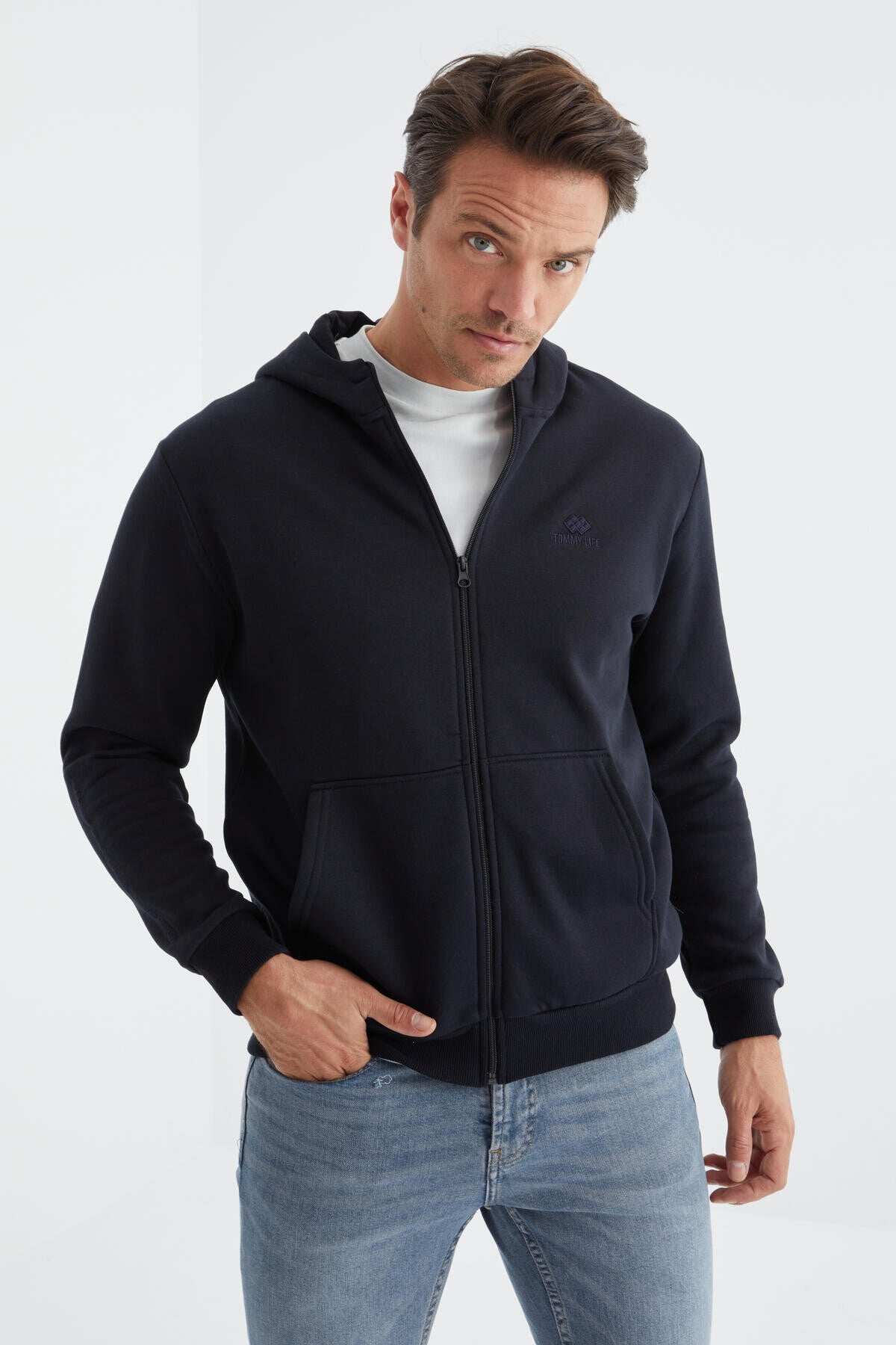 <tc>Sweatshirt homme à capuche, coupe décontractée avec fermeture éclair et détails brodés - 88035</tc>