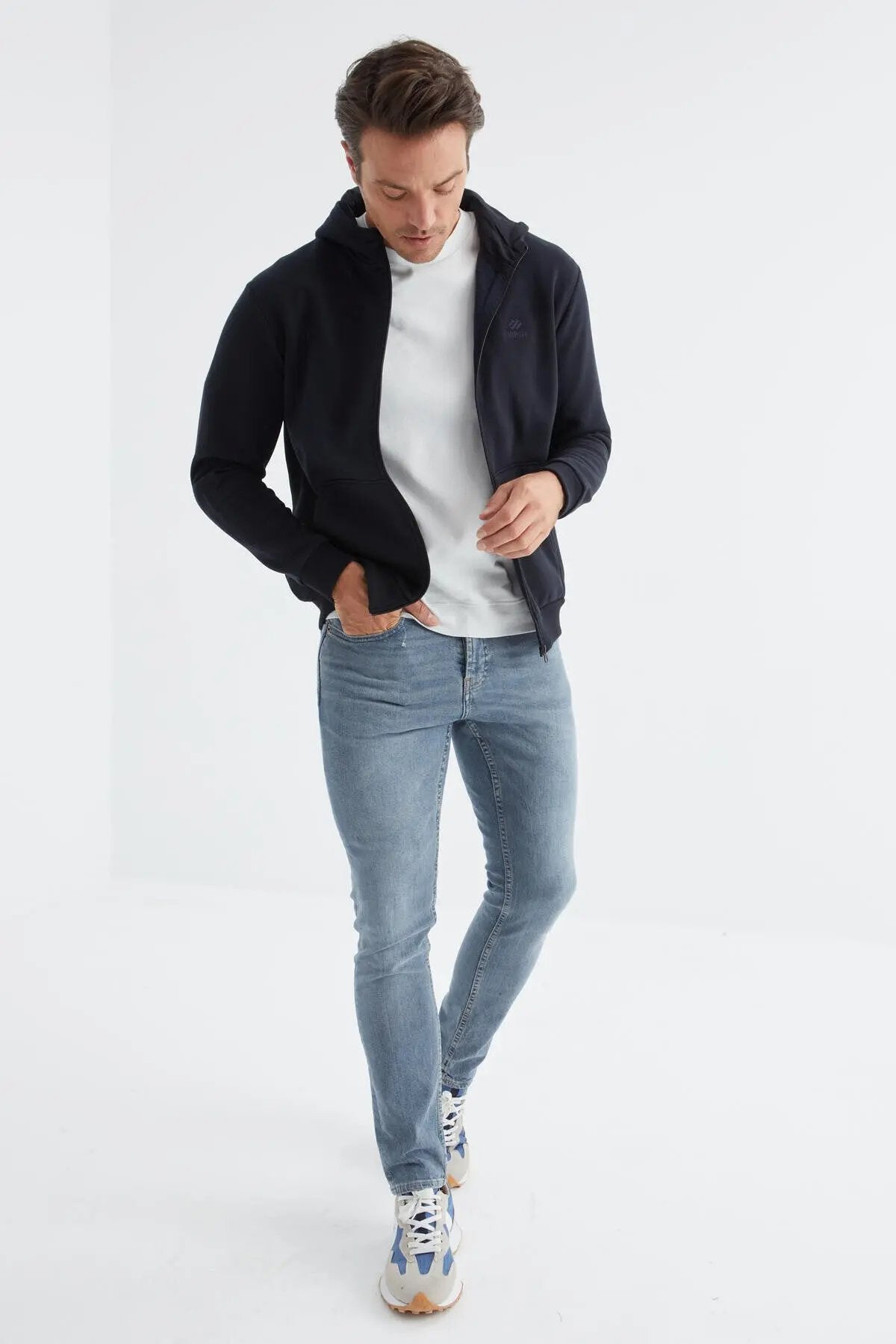 basic kapüşonlu rahat form nakiş detayli fermuarli erkek sweatshirt - 88035 - Justyol