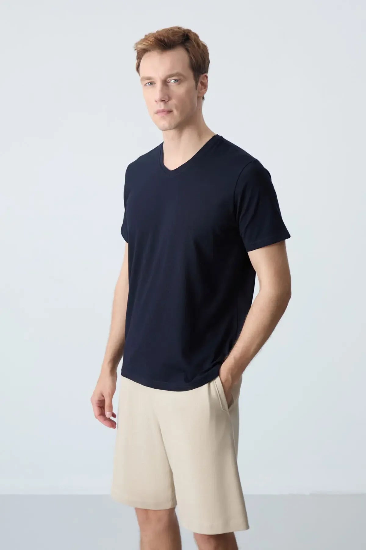 T-shirt homme basique col V manches courtes coupe standard- 87912 - Justyol