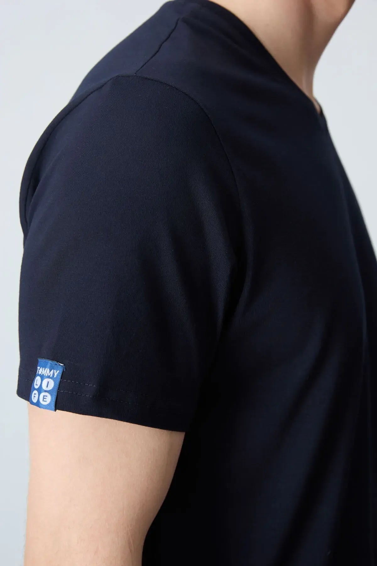 T-shirt homme basique col V manches courtes coupe standard- 87912 - Justyol