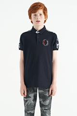 <tc>T-shirt pour garçon à col polo, coupe standard, avec détails d'imprimé - 11166</tc>