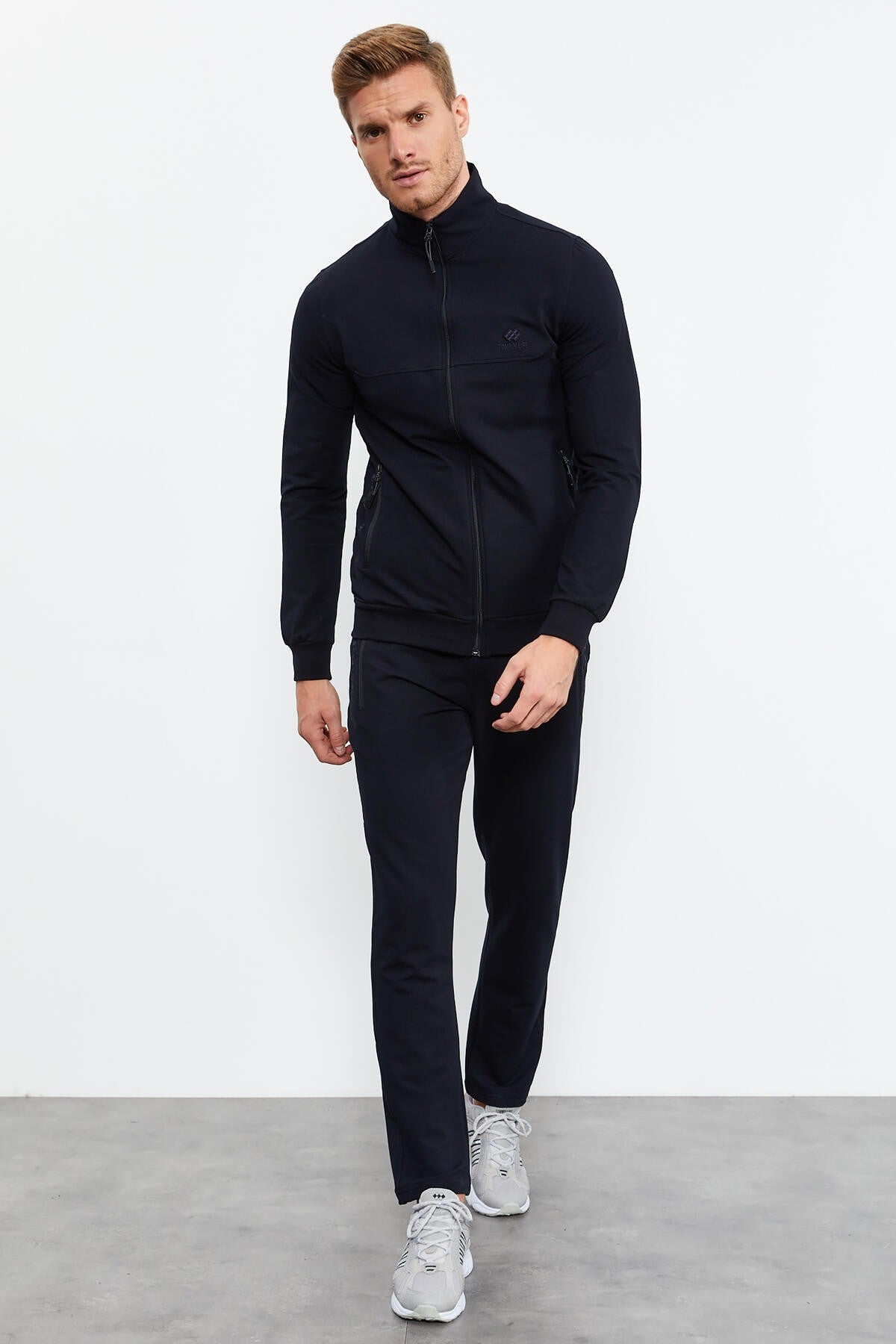 <tc>Ensemble de survêtement pour homme, col montant, fermeture éclair, coupe standard avec jambes classiques - 85152</tc>