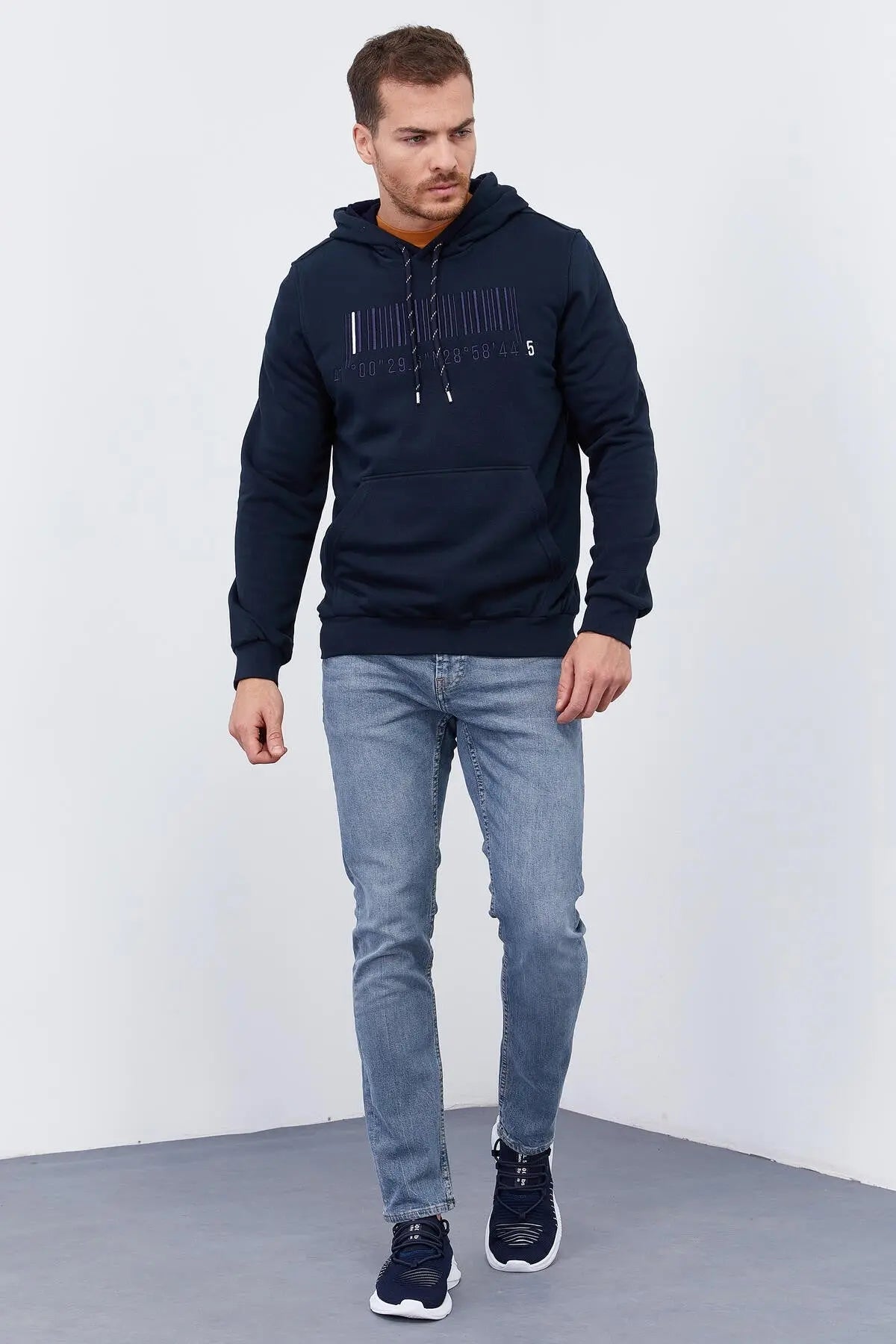 nakişli kanguru cep standart kalip kapüşonlu erkek sweatshirt - 87839 - Justyol