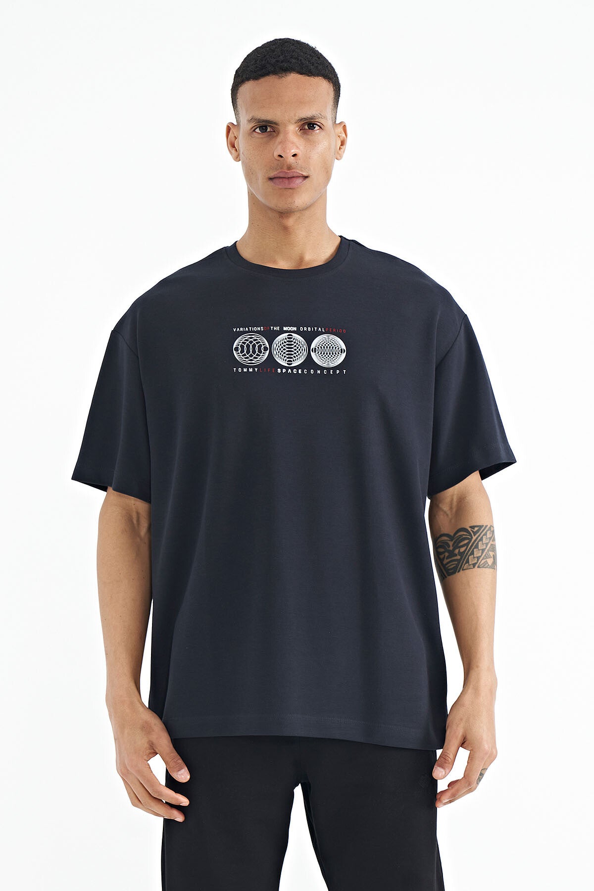 <tc>T-shirt oversize pour homme à col rond, avec imprimé devant et derrière - 88224</tc>