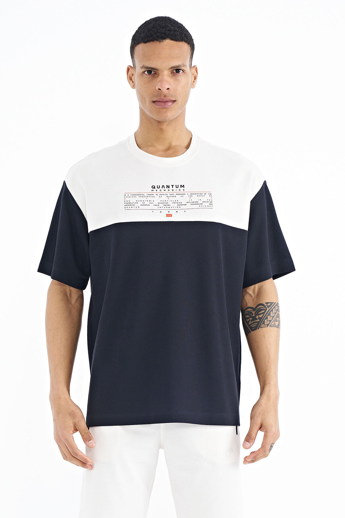 <tc>T-shirt oversize pour homme à col rond, avec détails d'imprimé et dégradé de couleurs - 88225</tc>