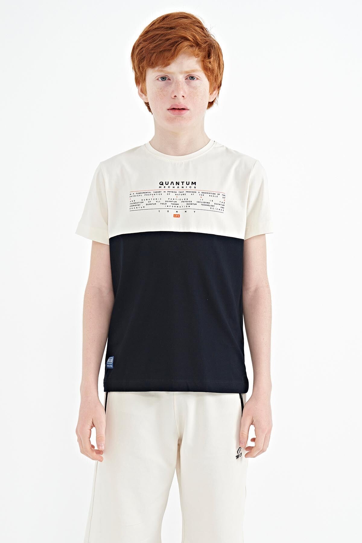 <tc>T-shirt pour garçon à col rond, coupe standard, avec imprimé de texte et blocs de couleur - 11134</tc>