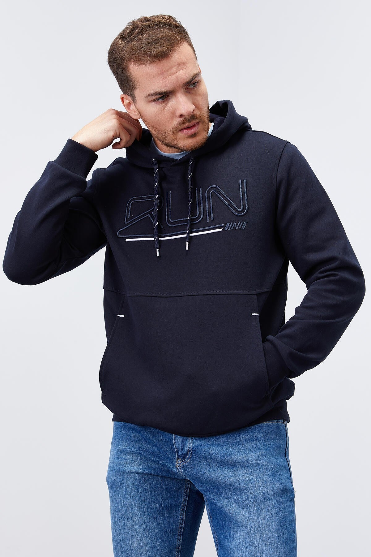 yazi nakişli standart kalip kapüşonlu erkek sweatshirt - 87887