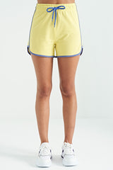 <tc>Short court pour femme à coupe standard avec détails de biais et cordon de serrage - 02158</tc>