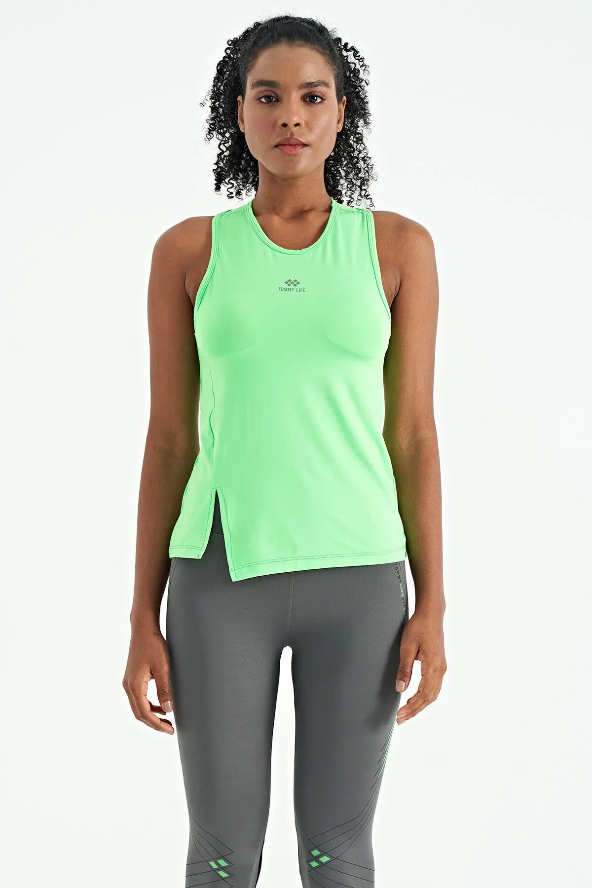 yirtmaç detayli o yaka sifir kollu standart kalip kadin spor atlet - 97256 - Justyol