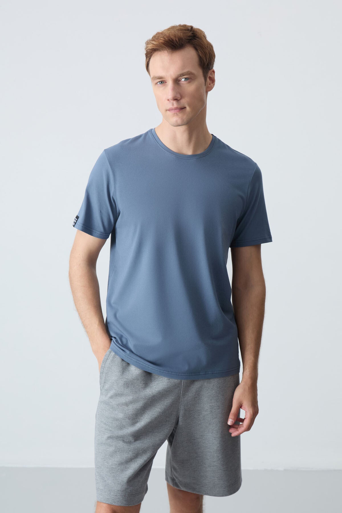 <tc>T-shirt homme basique à manches courtes, coupe standard et col rond - 87911</tc>