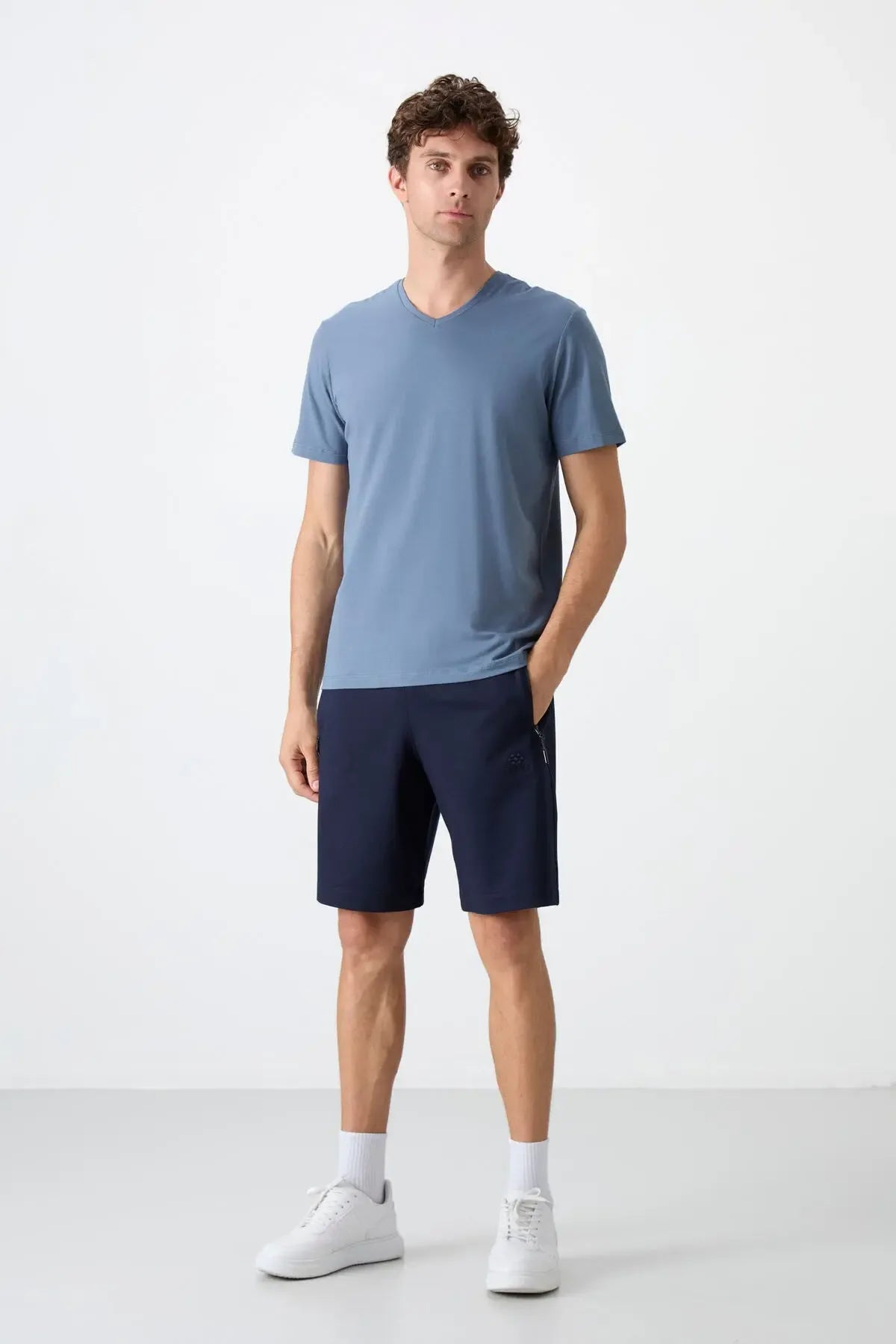 T-shirt homme basique col V manches courtes coupe standard- 87912 - Justyol