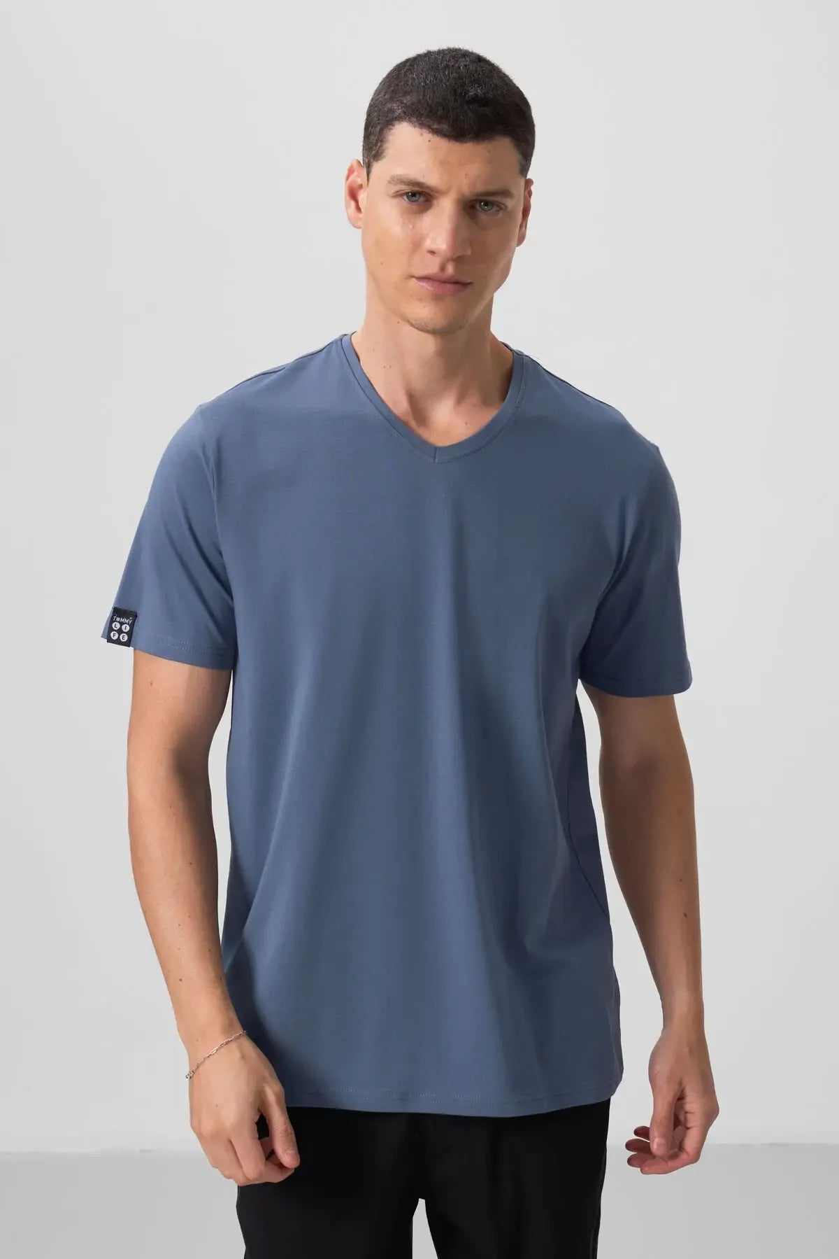 T-shirt homme basique col V manches courtes coupe standard- 87912 - Justyol