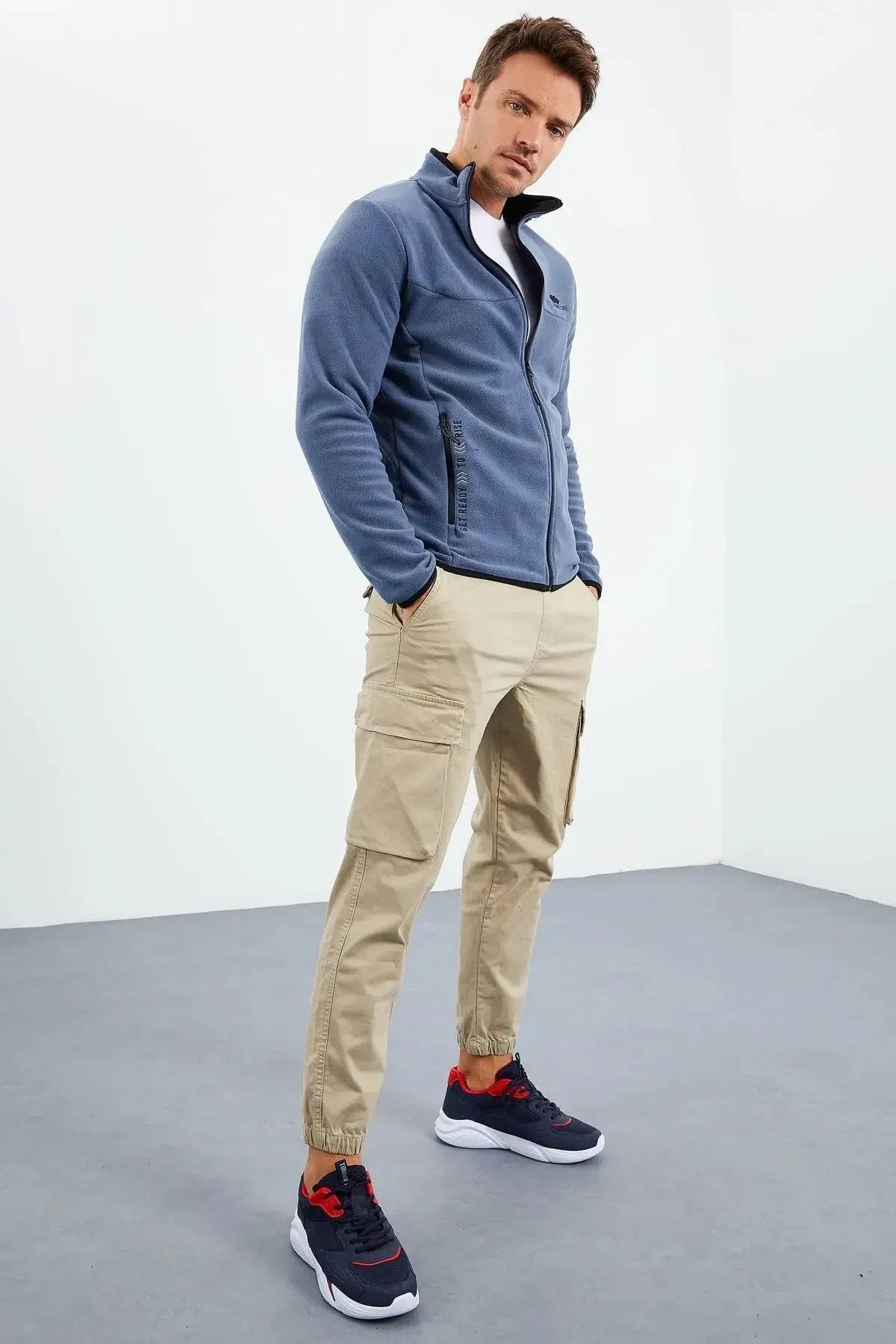 Sweatshirt pour homme en polaire à col montant et fermeture éclair, coupe standard avec broderie - 87992 - Justyol