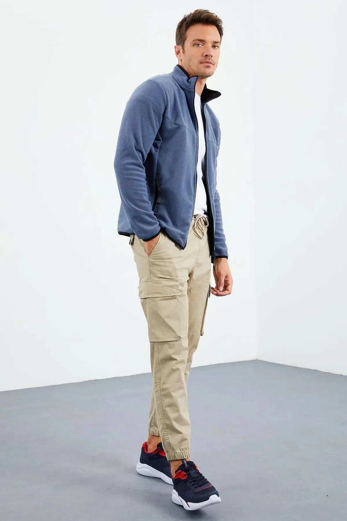 Sweatshirt pour homme en polaire à col montant et fermeture éclair, coupe standard avec broderie - 87992 - Justyol