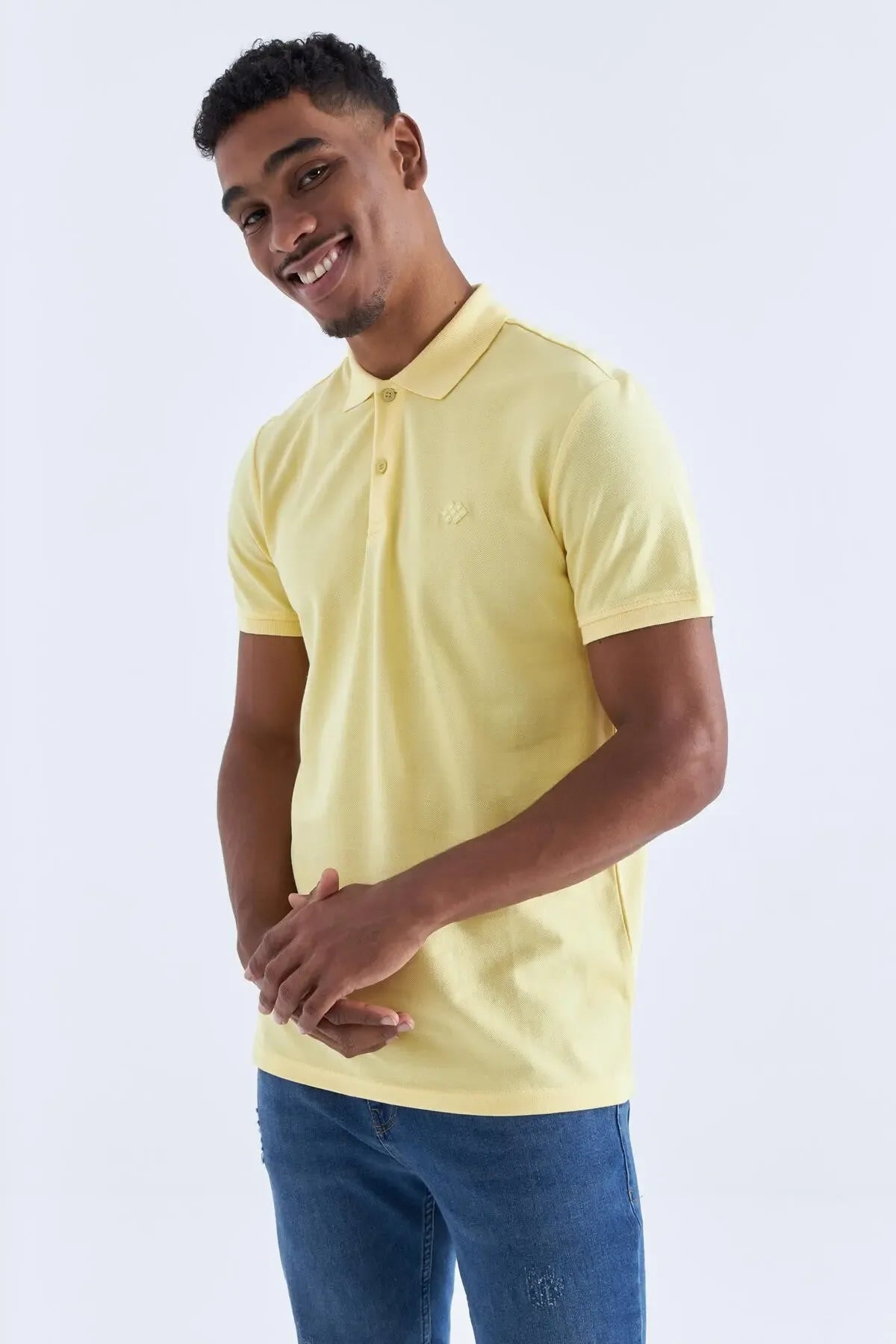 Polo homme en maille avec logo col polo coupe standard- 87748 - Justyol