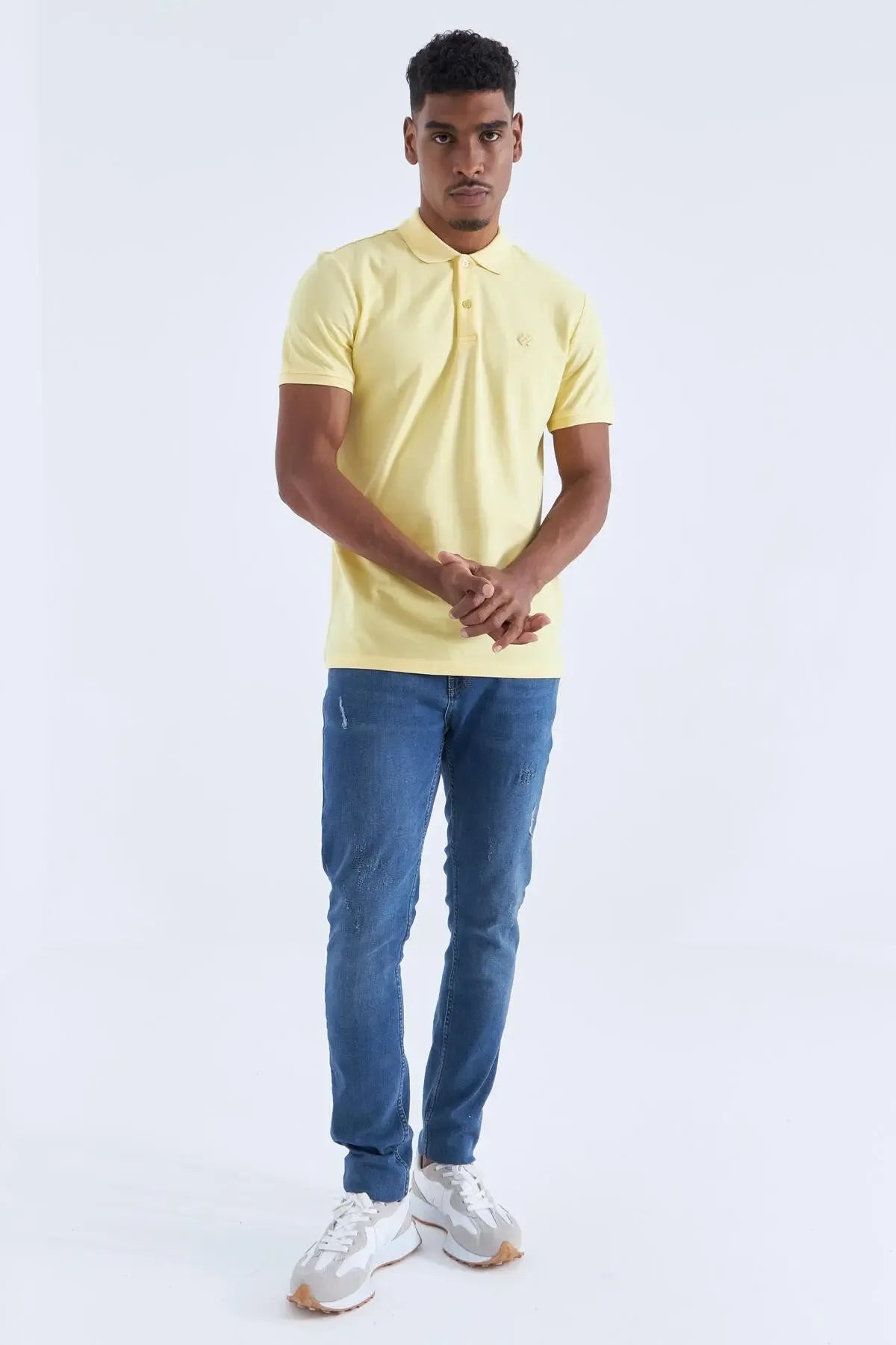 Polo homme en maille avec logo col polo coupe standard- 87748 - Justyol