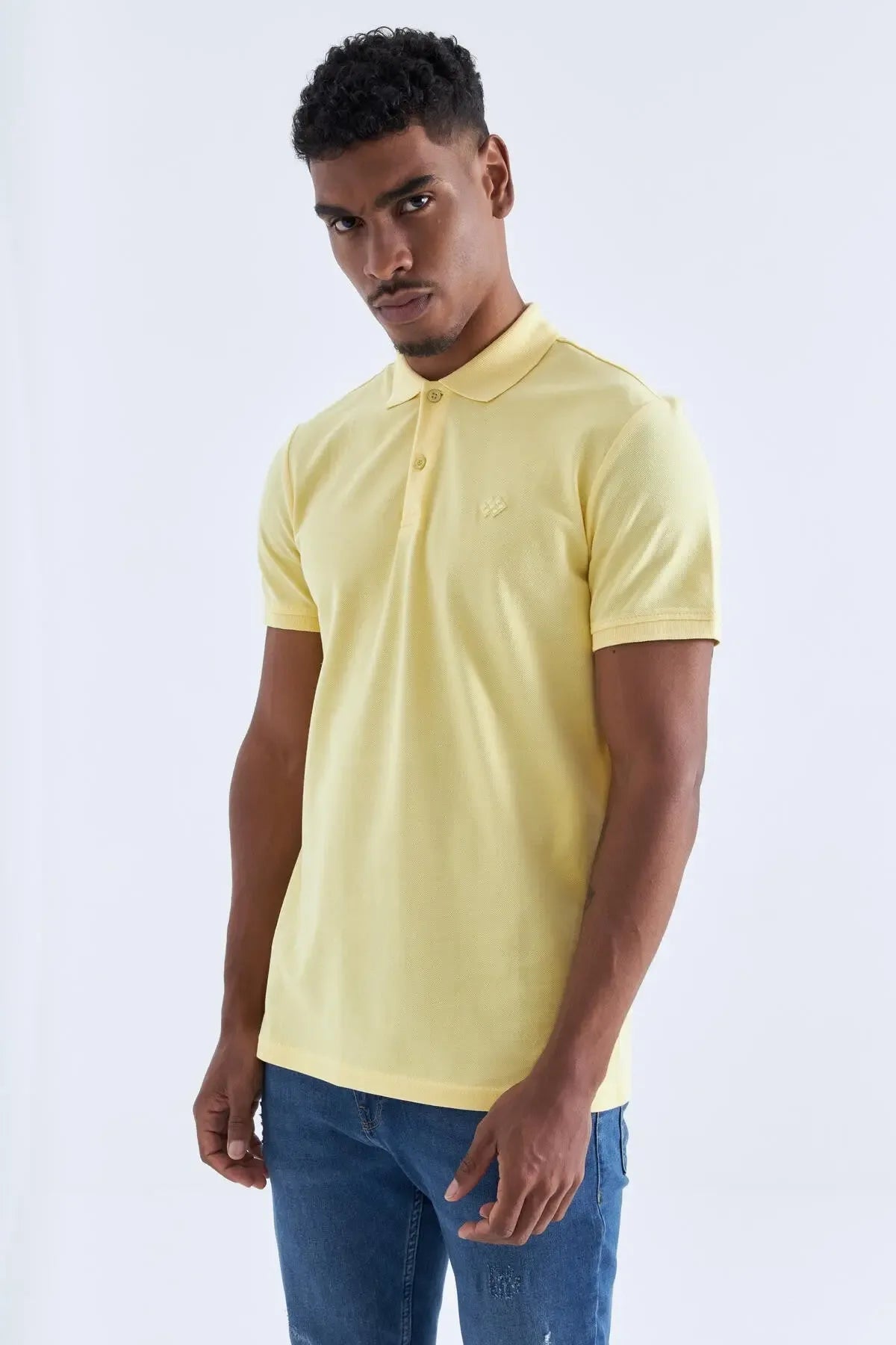 Polo homme en maille avec logo col polo coupe standard- 87748 - Justyol
