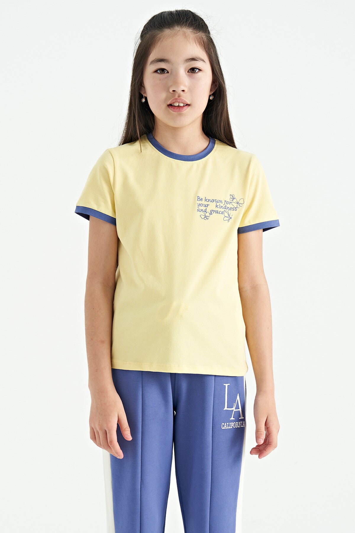 <tc>T-shirt fille à col rond, coupe décontractée, manches courtes, avec impression minimaliste - 75110</tc>