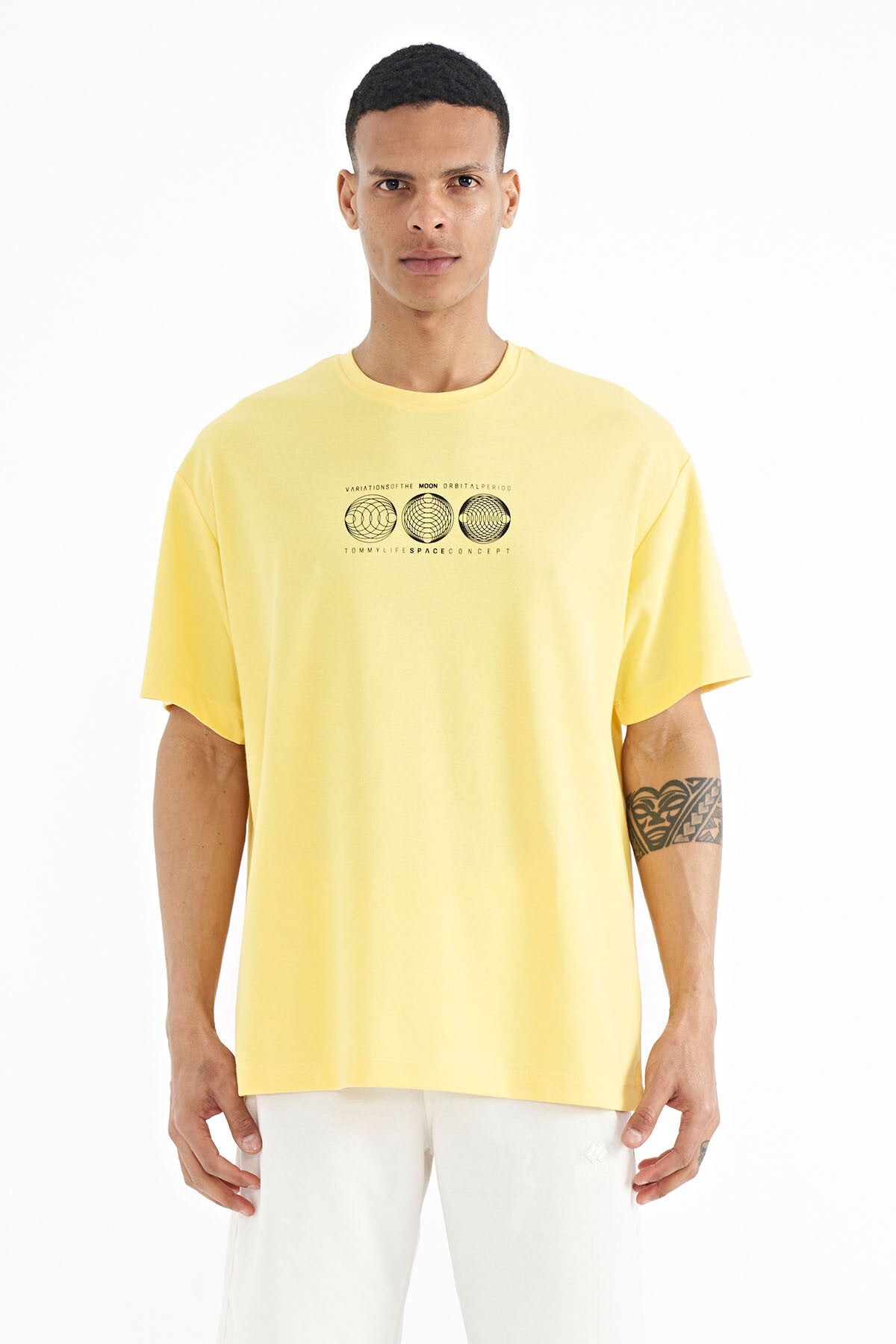 <tc>T-shirt oversize pour homme à col rond, avec imprimé devant et derrière - 88224</tc>