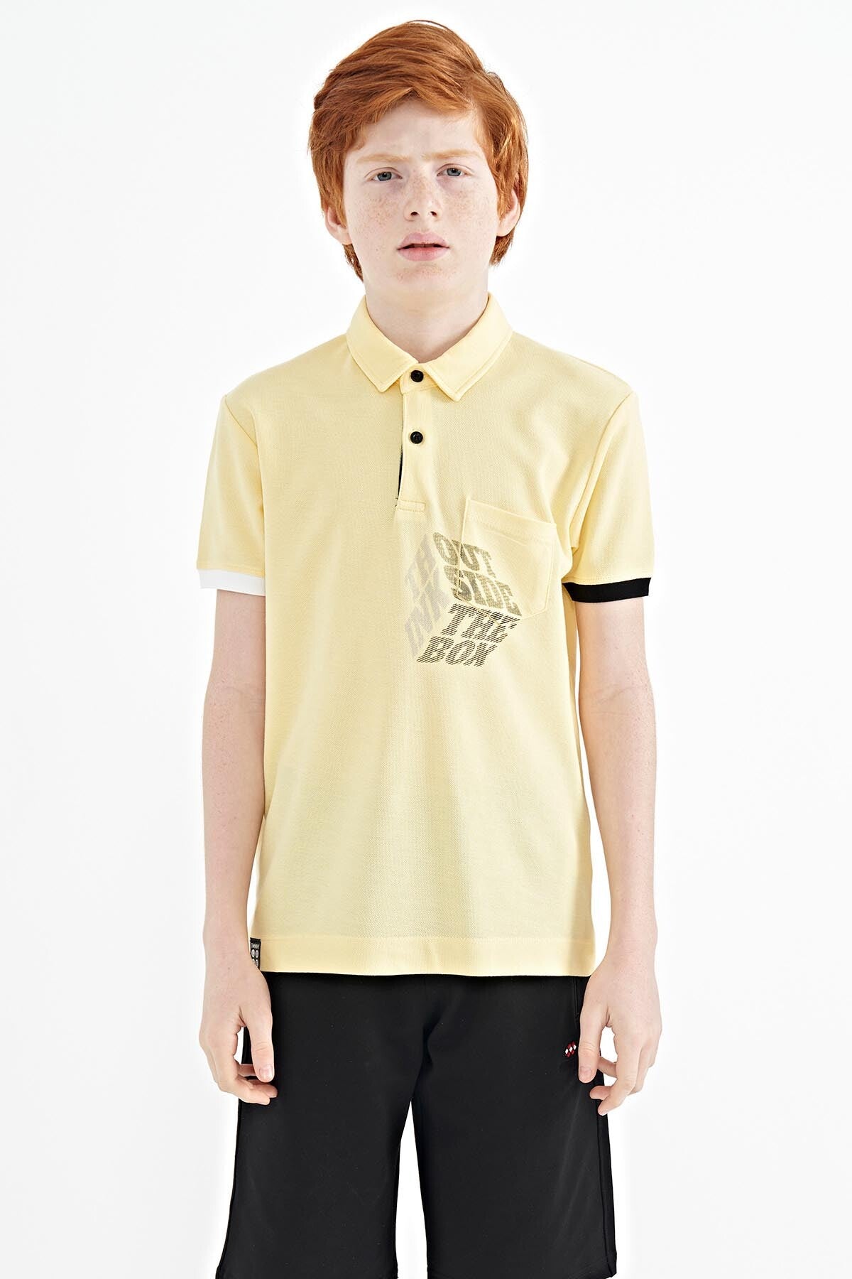 <tc>T-shirt pour garçon à col polo, coupe standard, avec imprimé et détails de poche avant - 11102</tc>