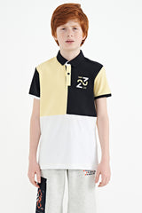 <tc>T-shirt garçon à col polo, coupe standard, avec détails brodés et blocs de couleur - 11108</tc>