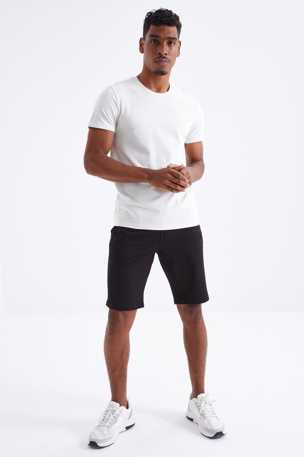 <tc>short basique pour homme à coupe standard avec cordon de serrage - 81212</tc>