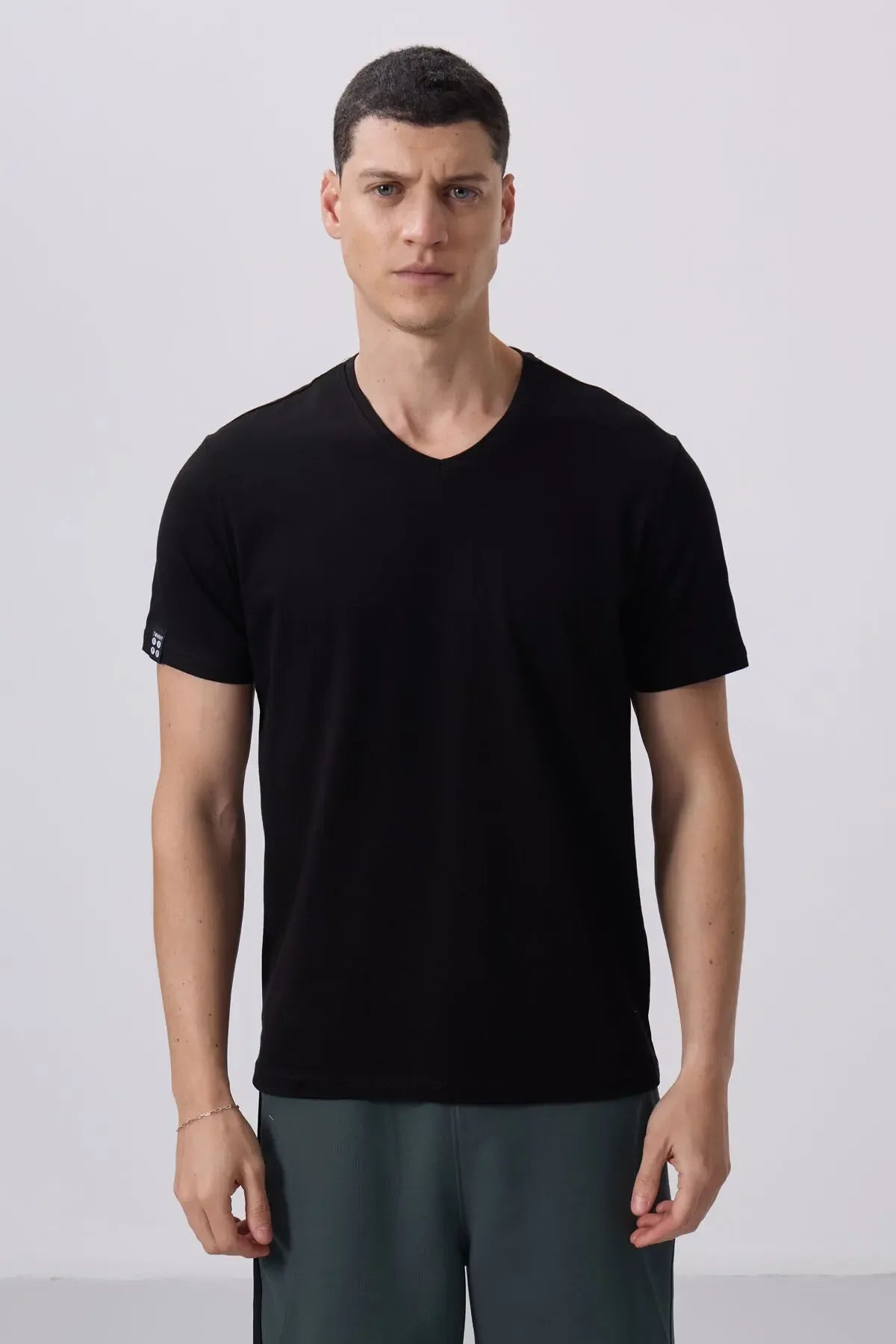T-shirt homme basique col V manches courtes coupe standard- 87912 - Justyol