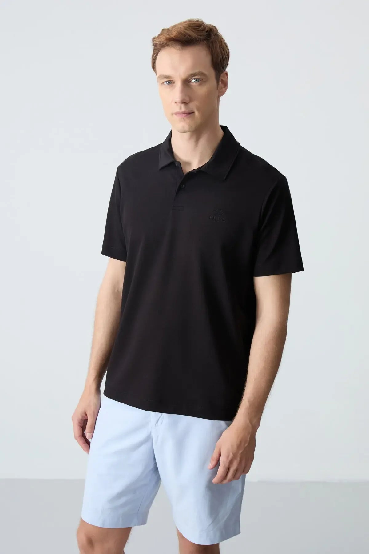 Polo homme en maille avec logo col polo coupe standard- 87748 - Justyol