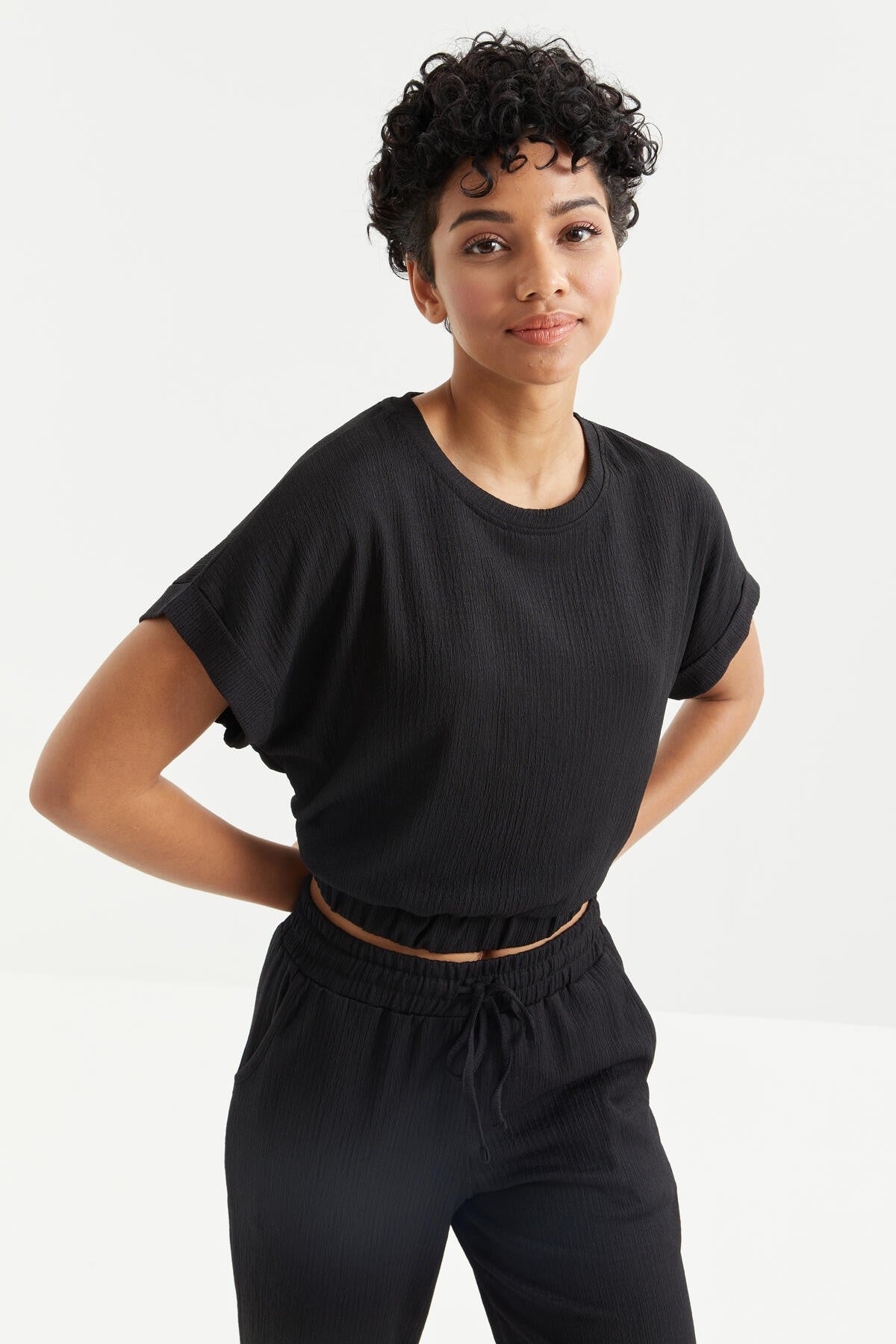 <tc>T-shirt crop femme col rond en tissu froncé avec taille élastique - 97227</tc>