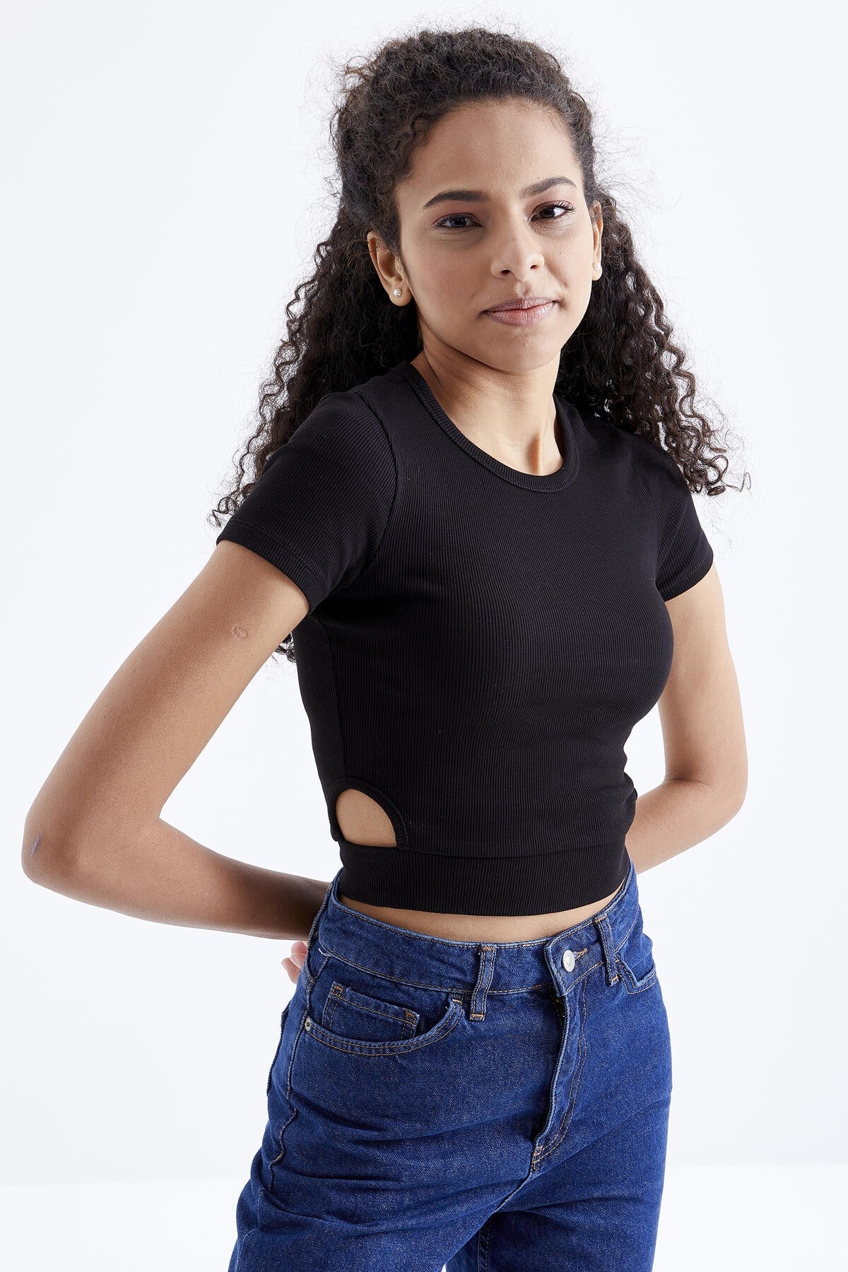 basic yani pencereli o yaka kadin crop top t-shirt - 97207