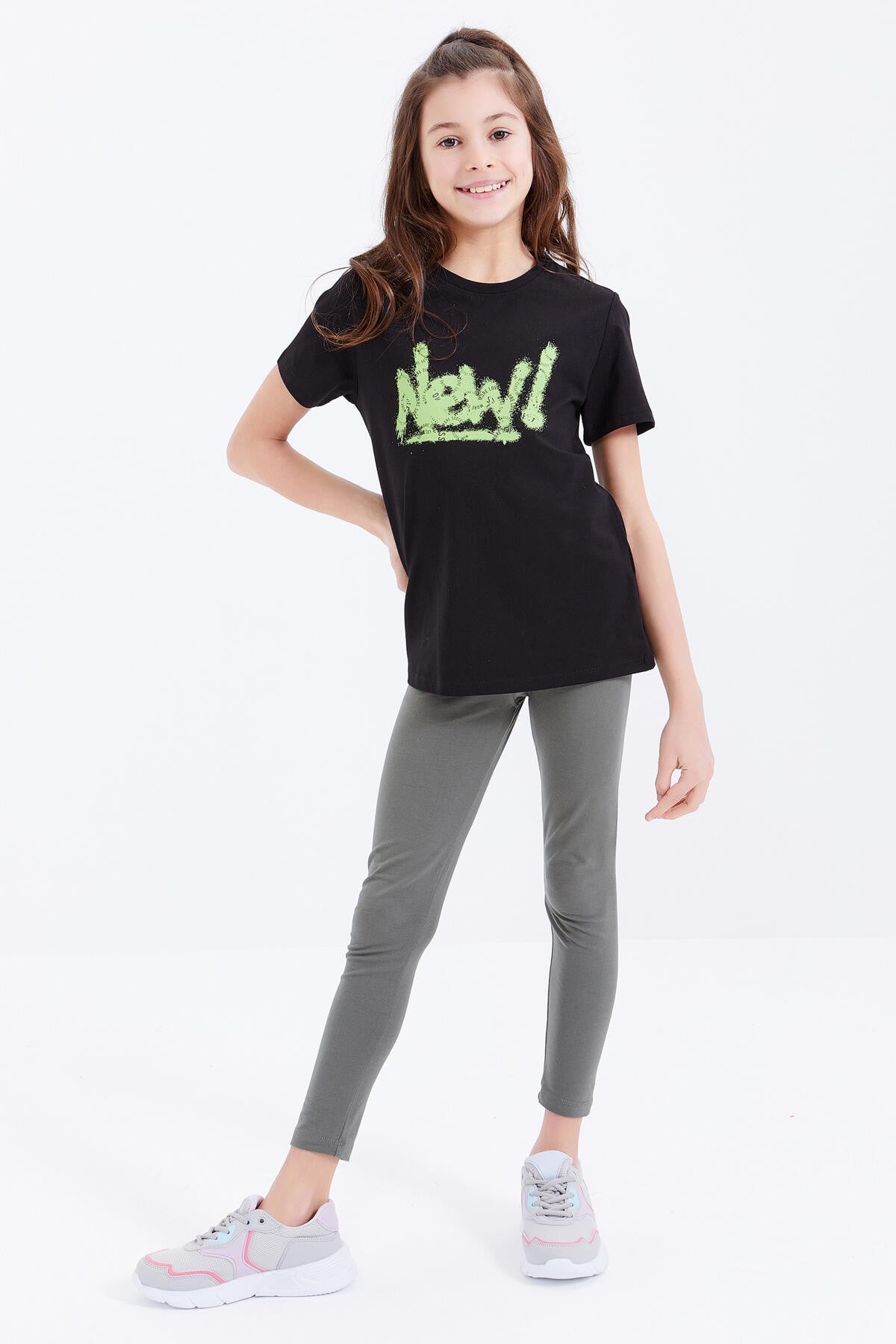 <tc>T-shirt fille à col rond, coupe décontractée avec imprimé texte - 75041</tc>