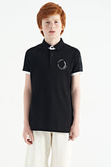 <tc>T-shirt pour garçon à col polo, coupe standard, avec détails d'imprimé - 11166</tc>