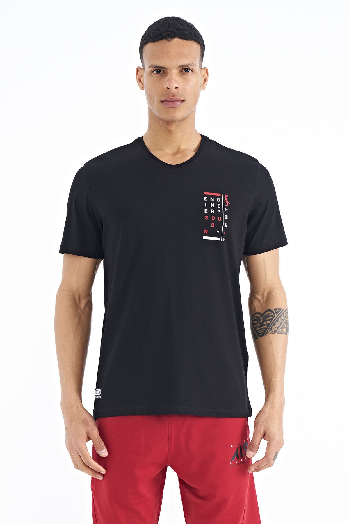 <tc>T-shirt pour homme à col en V, coupe standard, avec détails d'imprimé - 88186</tc>