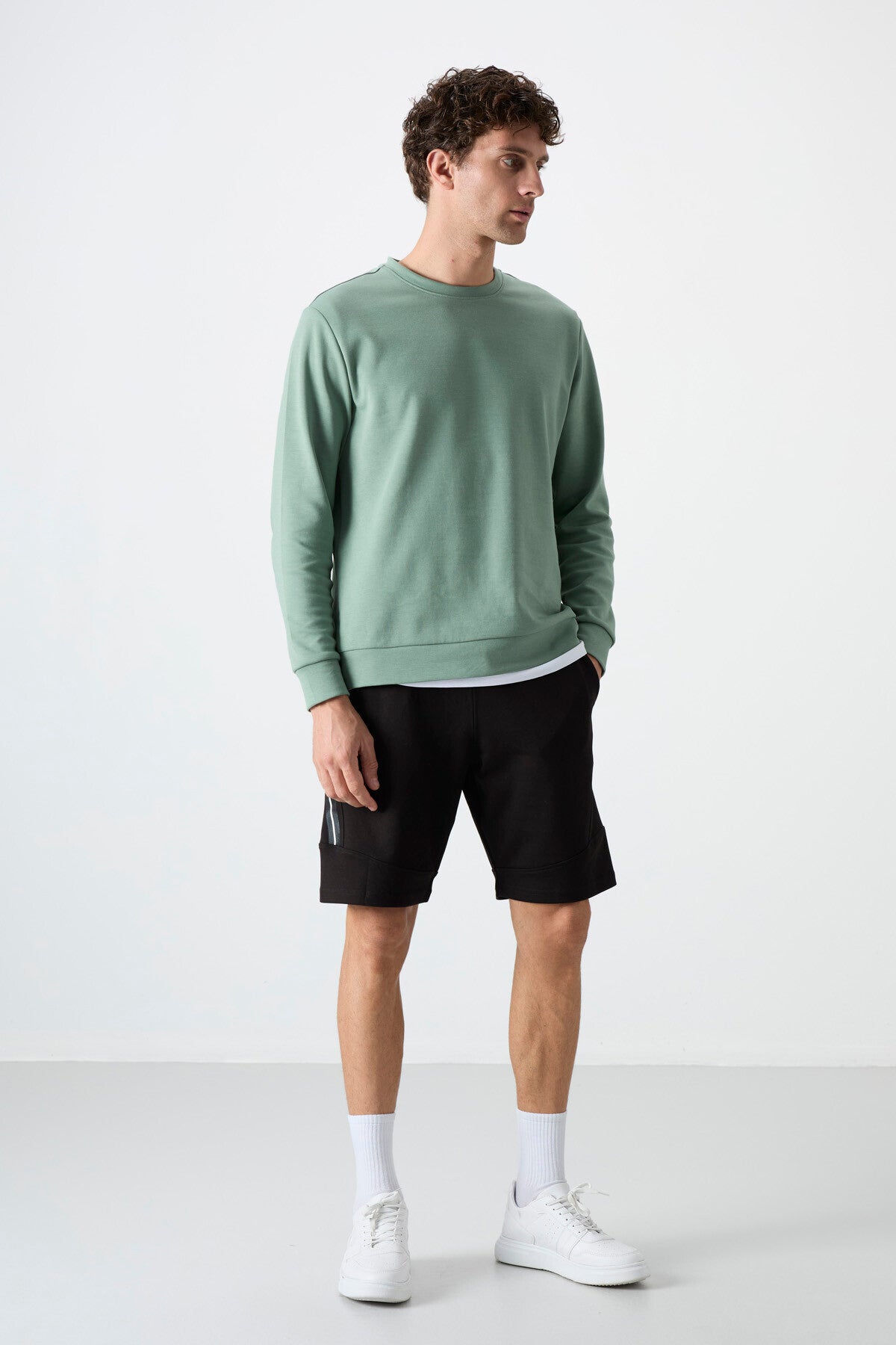 <tc>Short homme Amosbaskili - 81246</tc>