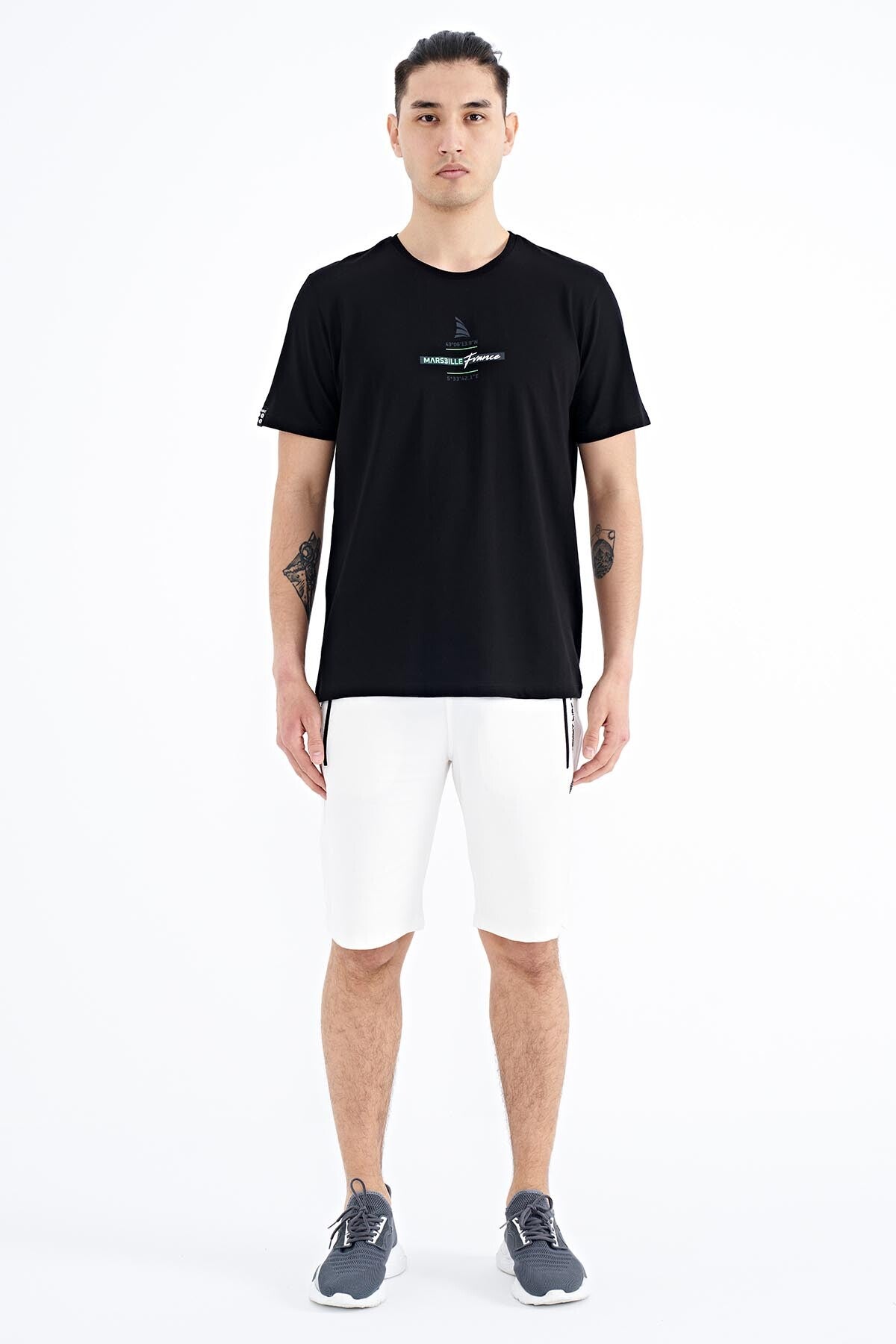 <tc>T-shirt pour homme à col rond, à coupe standard, avec impression - 88212</tc>