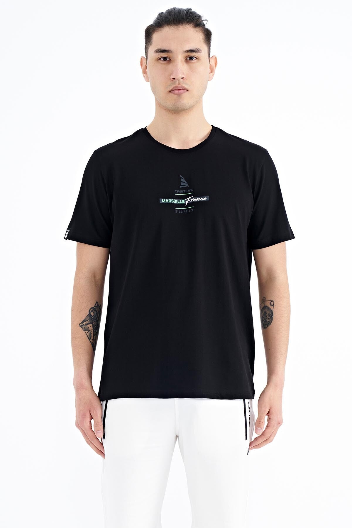 <tc>T-shirt pour homme à col rond, à coupe standard, avec impression - 88212</tc>