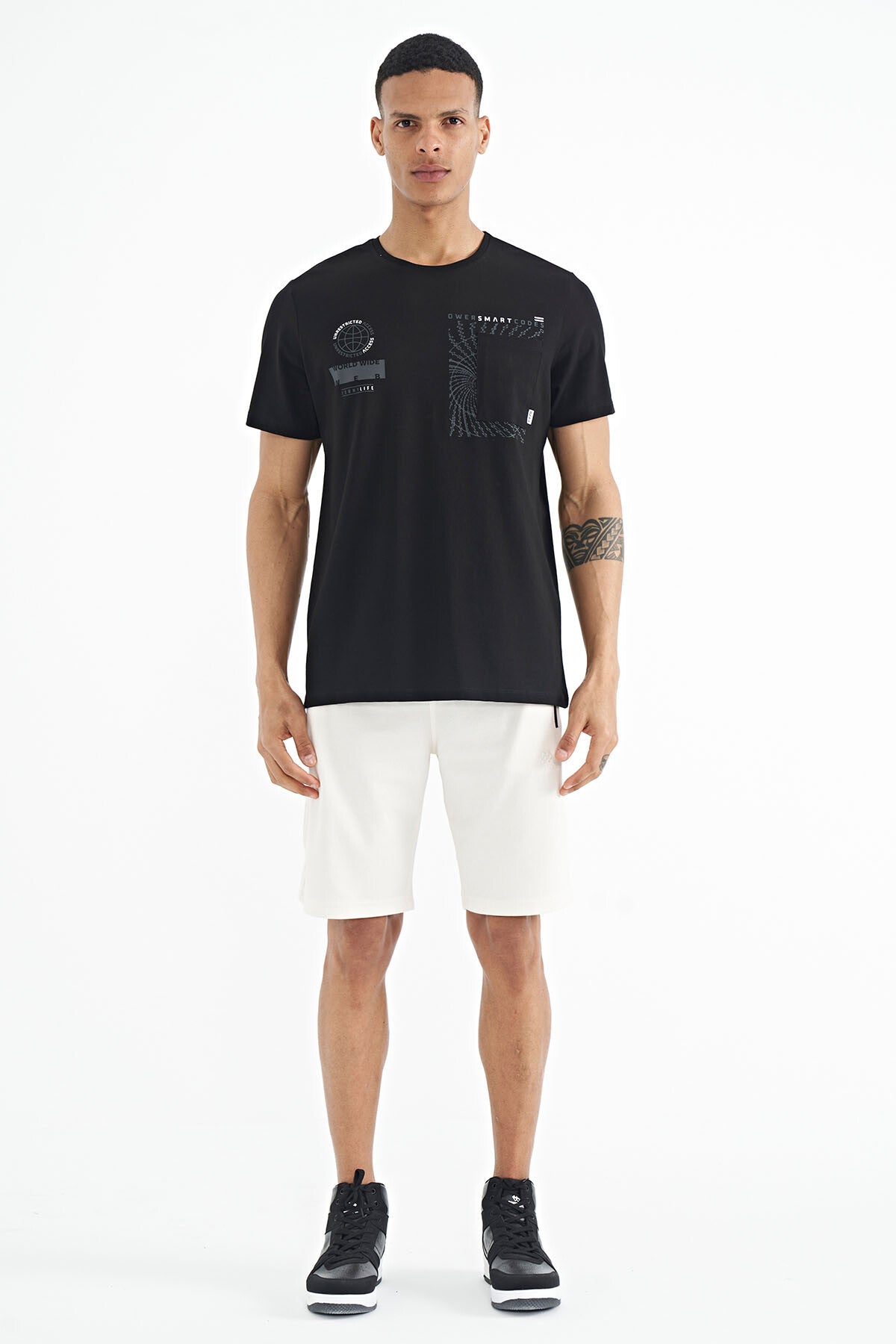 <tc>T-shirt pour homme à col rond, avec détails de poche et imprimé - 88184</tc>