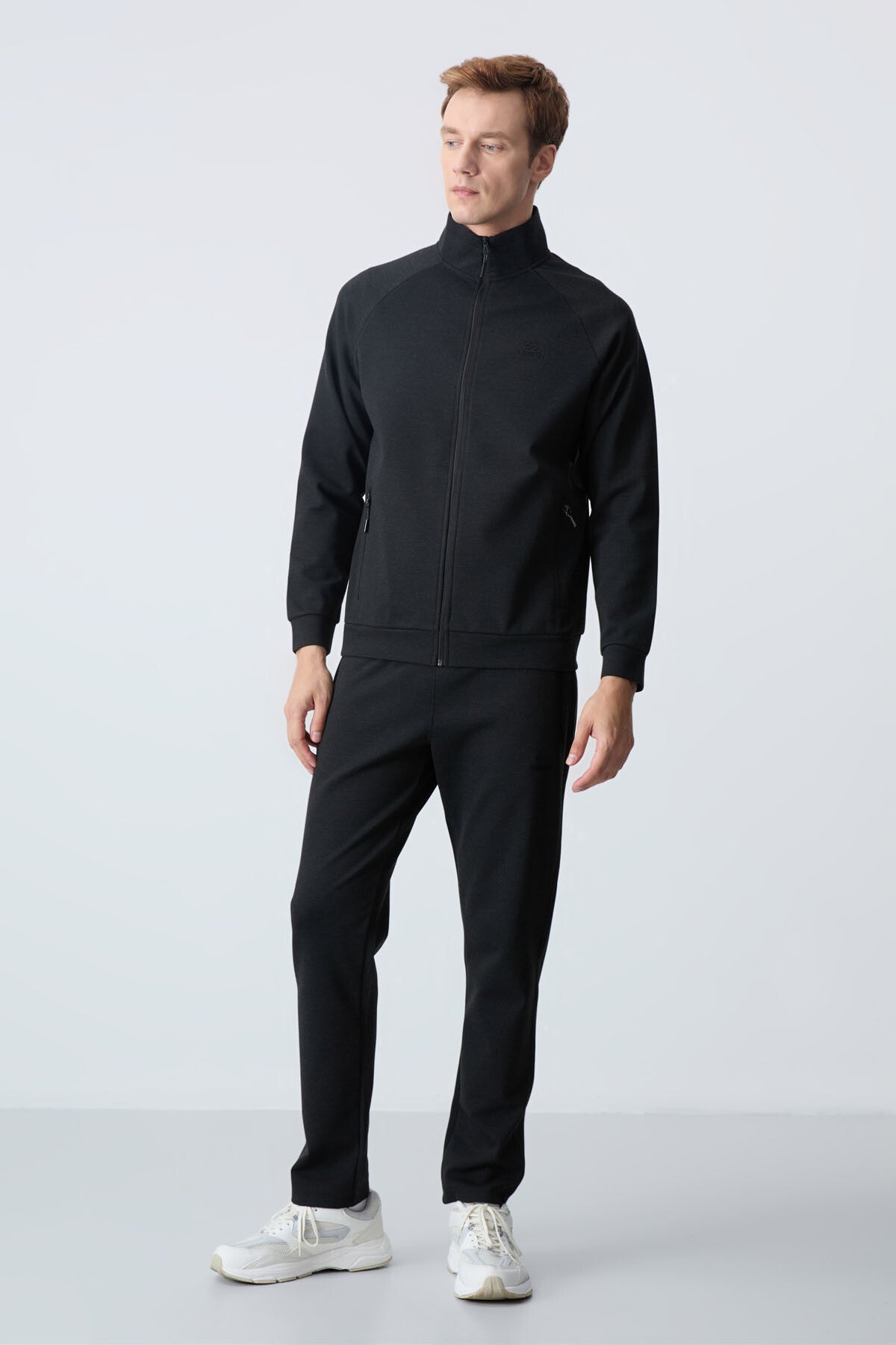 <tc>Ensemble de survêtement homme gris chiné et noir à col montant, coupe décontractée et jambes classiques - 85113</tc>